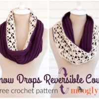 Snowdrops Reversible Cowl by Moogly