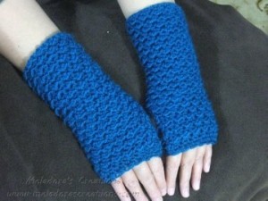 Moss Stitch Finger Less Gloves by Meladora's Creations