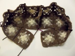 Granny Square Diaper and Wipes Organizer ~ Tutorial 11