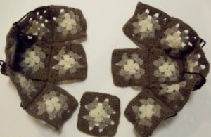 Granny Square Diaper and Wipes Organizer ~ Tutorial 7